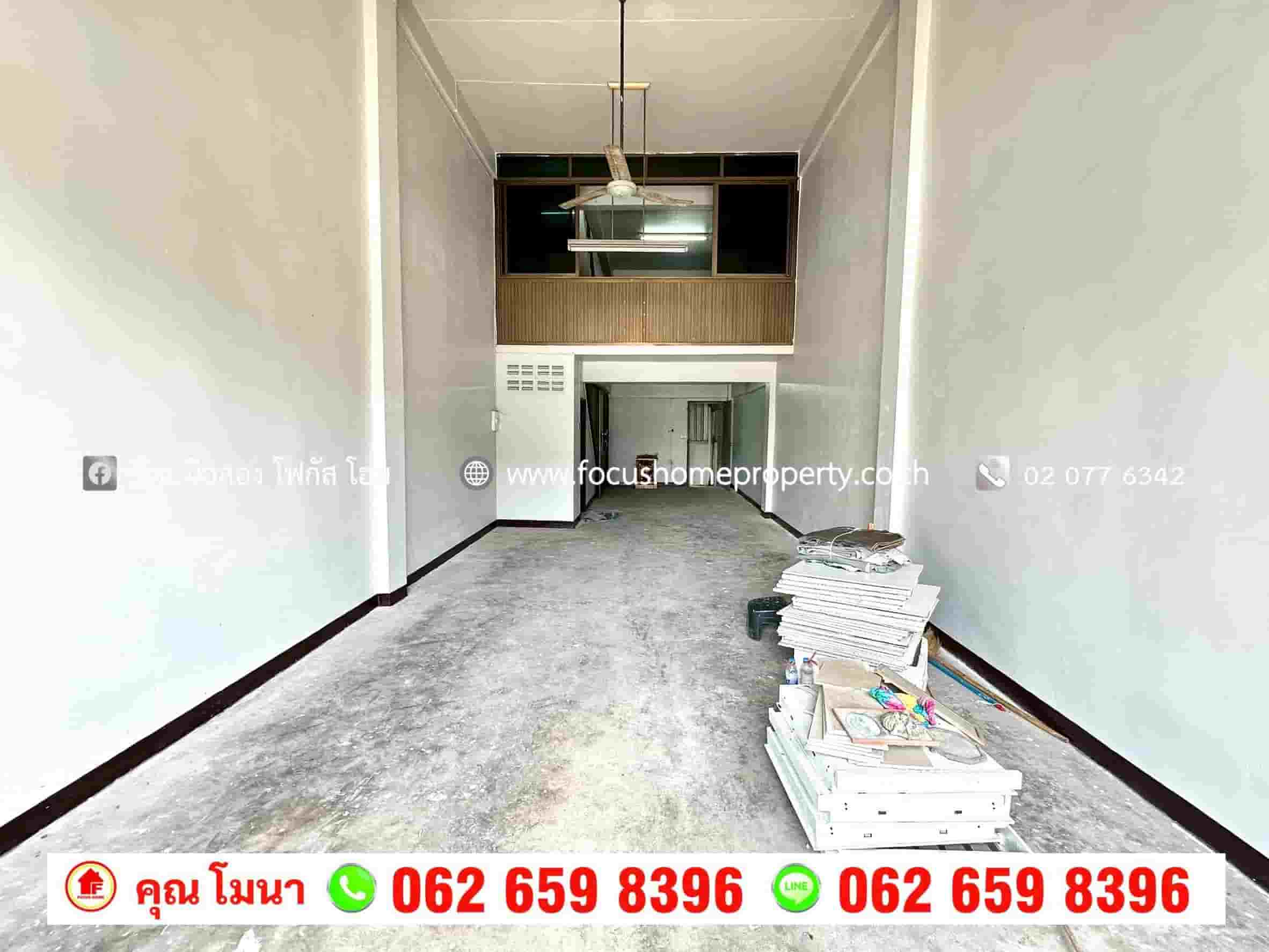 ขาย ตึกแถว 3 ชั้นครึ่ง หมู่บ้านปิ่นทอง เอกชัย